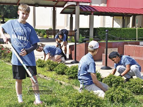 REMOVING WEEDS FROM THE SHRUB area at the Caldwell Civic Center was one of the jobs Caldwell Junior High students performed during last Friday’s Big Event. -- Tribune photo by Roy Sanders