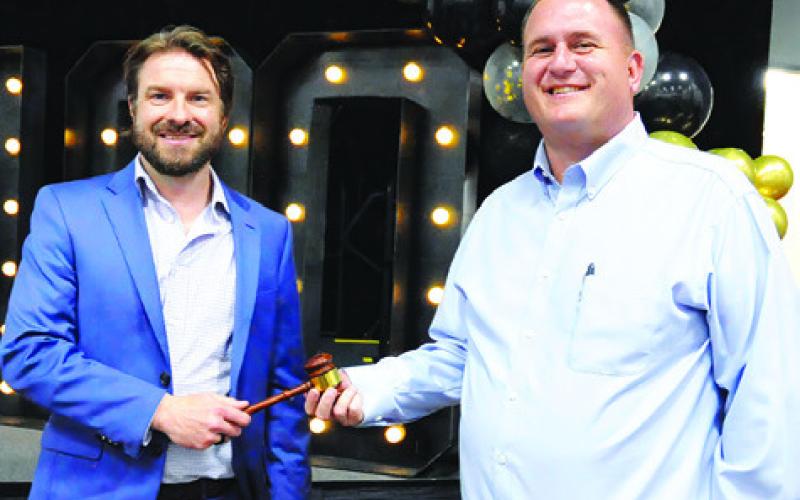 STU CHAPMAN, OUT-GOING chair of the Burleson County Chamber of Commerce, passes the gavel to incoming chair Brian Broaddus. Tribune photo by Denise Squier