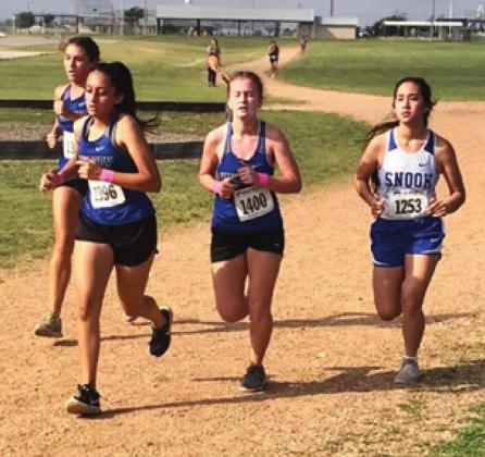 SNOOKS CARMEN MILLER tries to get past this group of runners during the the McGregor Cross Country Invitational on Saturday. Miller finished ninth in the girls’ 2-mile race with her time of 15:13.5.