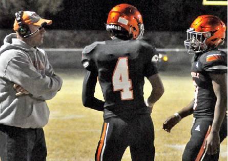 SOMERVILLE HEAD COACH Cal Neatherlin talks to players Johnny Legg and Deven Green during a timeout in last Friday’s game against Peaster in Somerville. -- Tribune photo by Roy Sanders