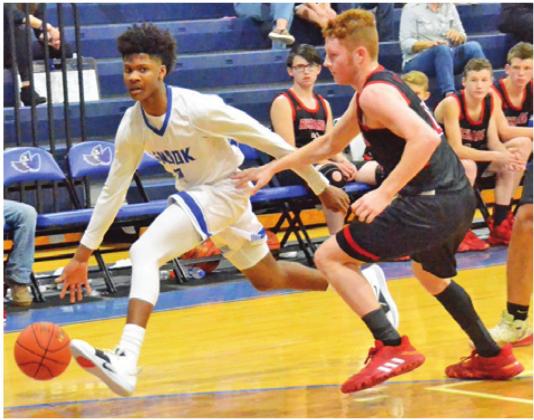 SNOOK’S JERMAINE KEARNEY dribbles the ball past this Richards defender on Jan. 14 in Snook. The Bluejays won 68-60 and later lost to Iola in the district opener. -- Tribune photo by Roy Sanders