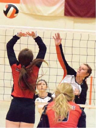 SOMERVILLE’S GABBY KOVASOVIC led the Lady Yegua offense to Friday night’s home victory over Richards with 30 assists, 14 aces and 11 kills. -- Tribune photo by Denise Hornaday
