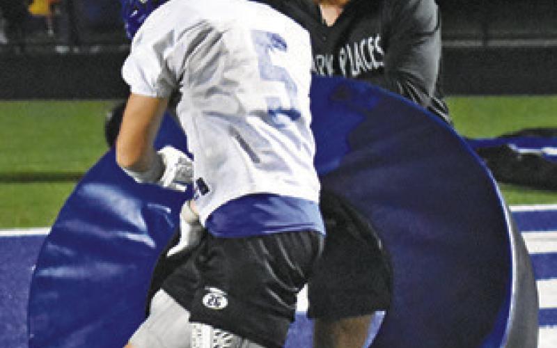NOLAN LANHAM works with the football team during a fall 2025 practice session.