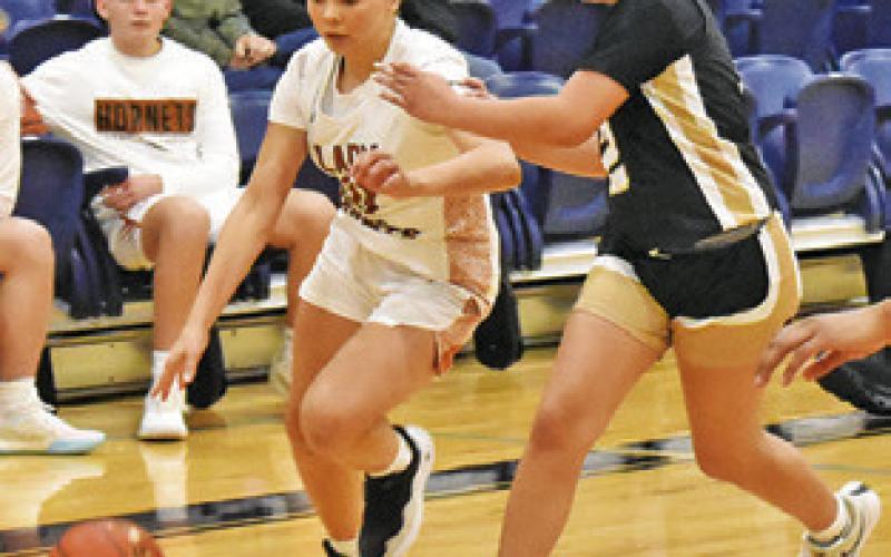 CHASSIDY ROGERS dribbles around a Giddings player during Caldwell’s 42-34 home win over the Lady Buffs last Friday night. Tribune photo by Roy Sanders