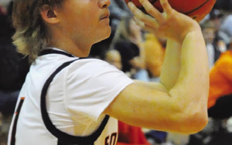 SOMERVILLE’S J.J. Moses shoots against Holland in the Yeguas’ 64-15 win. Tribune photo by Denise Squier