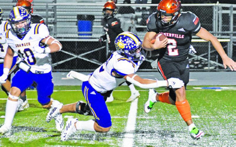 IAN TEAGUE OF Somerville carries the ball against Granger in the bi-district playoff game. -- Tribune photo by Roy Sanders