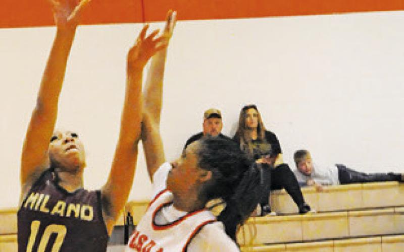 SOMERVILLE’S KARYS Ellis defends a shot during the Lady Yeguas’ 51-20 loss to Milano last Friday afternoon. Tribune photo by Denise Squier