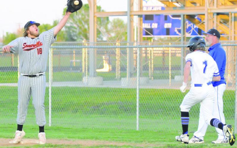 SOMERVILLE’S CANYON SUROVIK makes a catch at first as Snook’s Trace Huddleston approaches. -- Tribune photo by Denise Squier