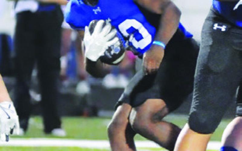 KE’TREEN CARTER of Snook carries the ball against Bartlett in last Friday’s game in Snook. Tribune photo by Denise Squier