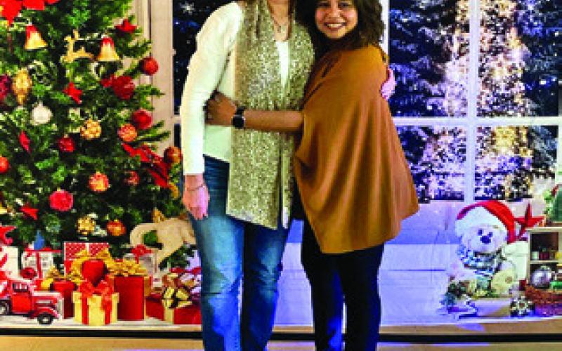TRACY PIEPER OF JAECKS INSURANCE AND SUSAN MOTT from the Burleson County Chamber of Commerce at the 2023 ‘A Historical Christmas’ event. Photo courtesy of Theresa Esparza