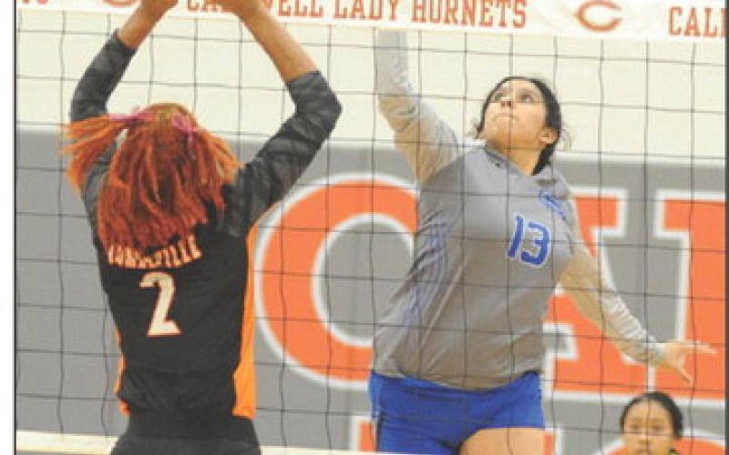 SNOOK’S JADEYN LARA REACHES to get the ball past Somerville’s Ra’Maya Carter during Friday’s playoff play-in match in Caldwell.
