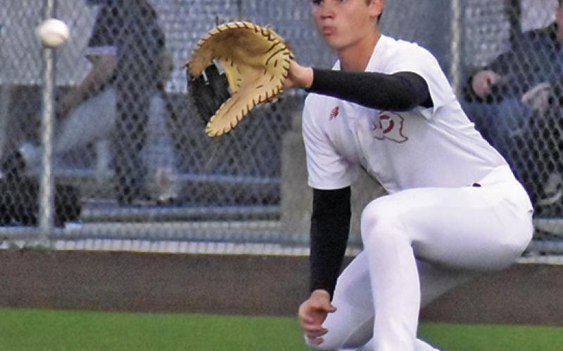 CALDWELL FIRST baseman Cooper Schluens prepares to make this catch last Thursday in the Hornets’ 6-3 win over Anderson Shiro. Tribune photo by Roy Sanders