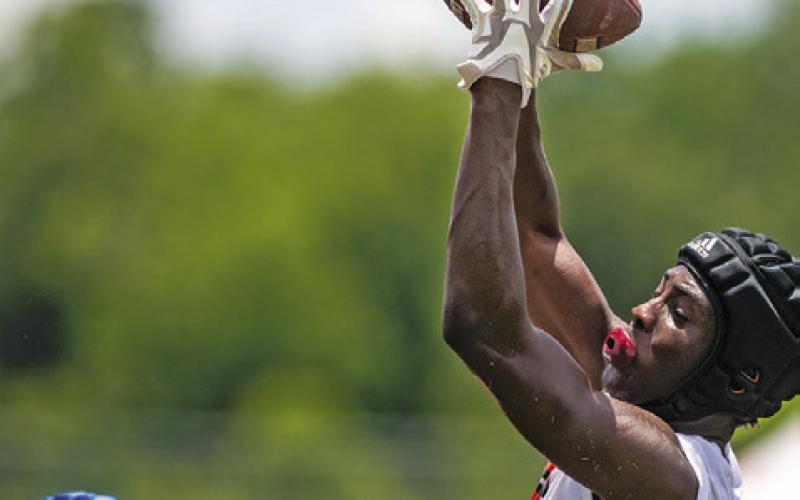SOMERVILLE’S KEITH CRAWFORD makes a catch during pool play in the State 7-on-7 Tournament on Thursday at Veterans Park. Photo courtesy of Meredith Seaver, The Eagle
