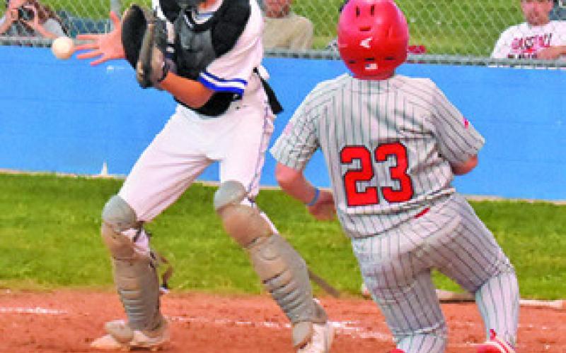 SNOOK CATCHER Blake Bimmerle gets ready to make this catch against Burton. Tribune photo by Roy Sanders