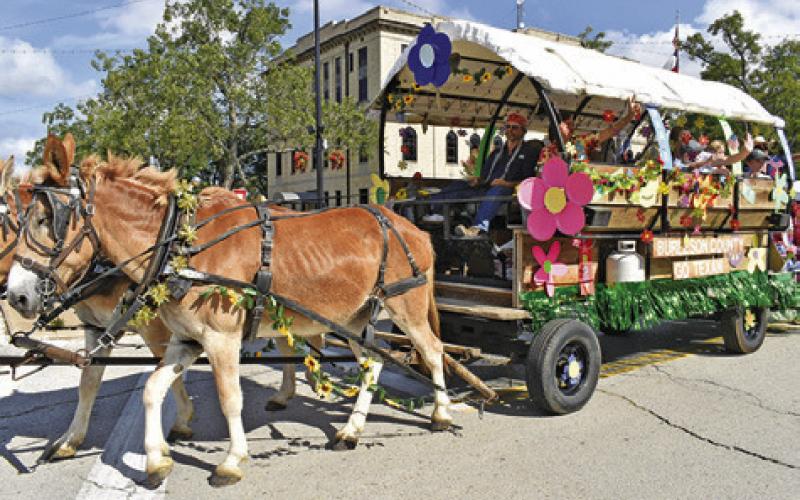 BURLESON COUNTY GO TEXAN’S float won the civic category in last Saturday’s Burleson County Fair Parade in downtown Caldwell. Tribune photo by Roy Sanders