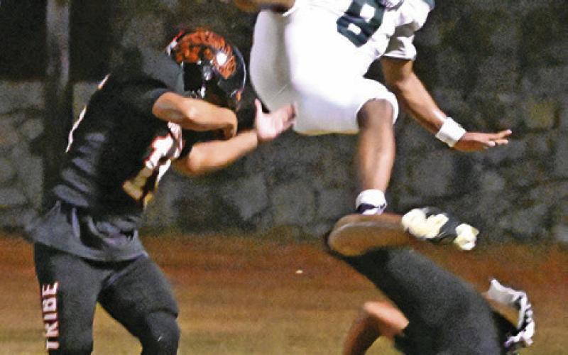 SOMERVILLE PLAYERS DEFEND as this Normangee receiver makes a catch last Friday in Normangee’s 35-16 win at Somerville. Tribune photo by Denise Squier