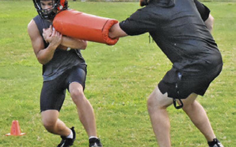 THE SOMERVILLE Yeguas work on the fundamentals during an early practice session.