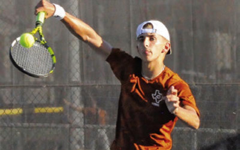 Hornet tennis nets district title