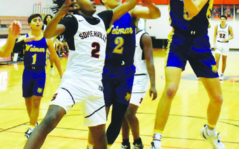 SOMERVILLE’S QUIN GRIMES blocks this Weimar shot in last Thursday’s game in Somerville. The Yeguas won 53-37.