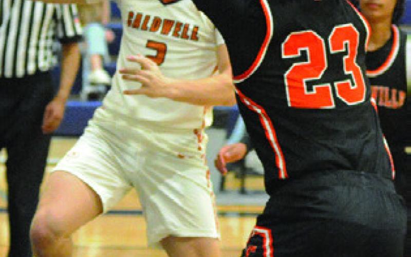 NATHAN HERMES gets ready to pass in the 68-25 victory over Smithville. Tribune photo by Denise Squier
