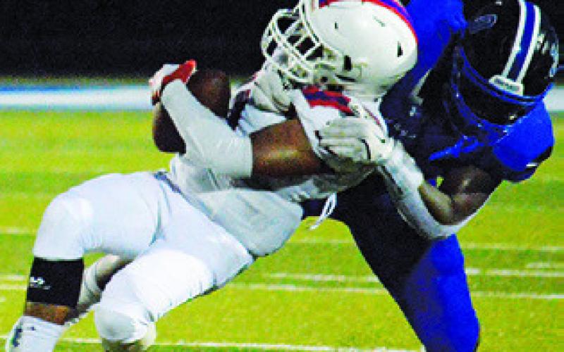 SNOOK’S KE’TREEN Carter makes a tackle against St. Stephen’s last Friday. Tribune photo by Kim Hutcheson