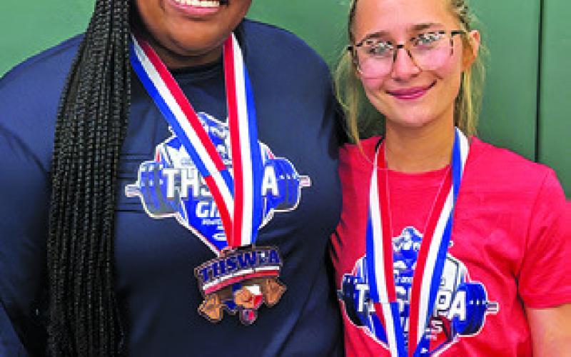 SOMERVILLE’S DEIANCA Nix and Ryann Dekneef each earned medals with fifth place finishes at the Texas High School Women’s Powerlifting Association (THSWPA) regional meet.