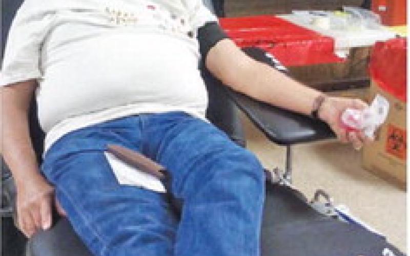 Blood donor brings special quilt to VFW