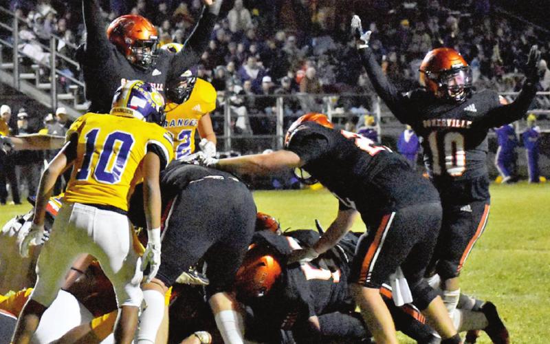 THE SOMERVILLE YEGUAS signal a touchdown against Granger.