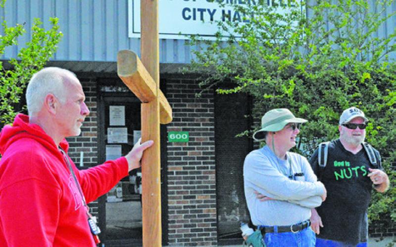SOMERVILLE AREA PASTORS and residents stopped at the Somerville City Hall during last Friday’s Cross Walk. Tribune photo by Kim Hutcheson