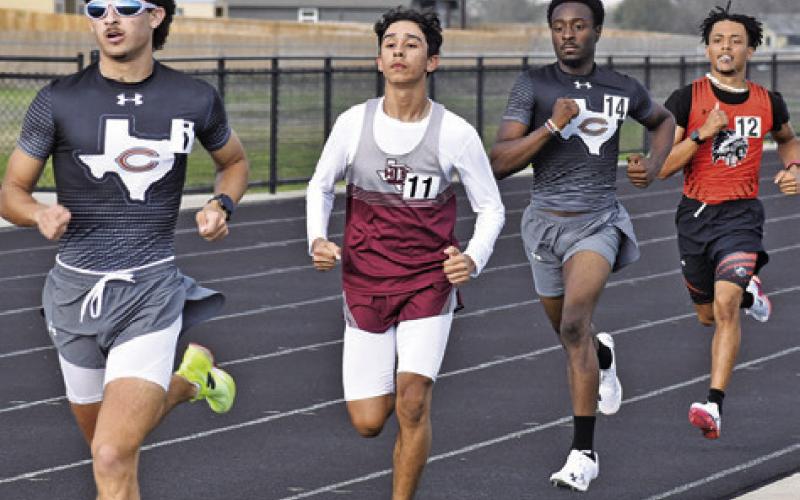 CALDWELL’S SPENCER ELLIS (left) leads this pack of runners, which include teammate Dejuan Mathis and Somerville’s X’Zavion Vela. Tribune photo by Roy Sanders