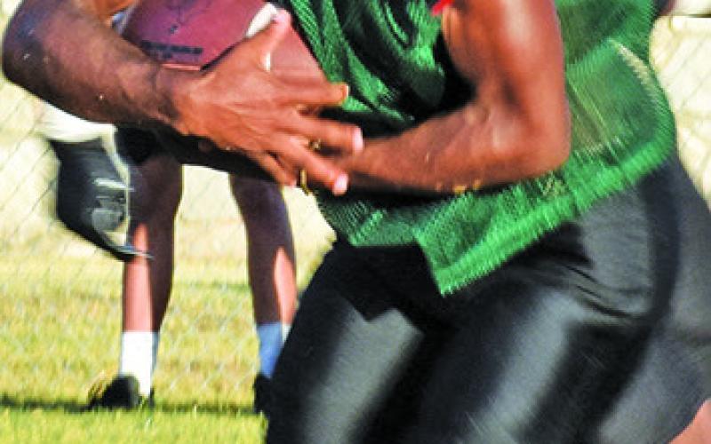 SOMERVILLE’S HERSCHEL Conway carries the ball against Hearne in Friday’s scrimmage.