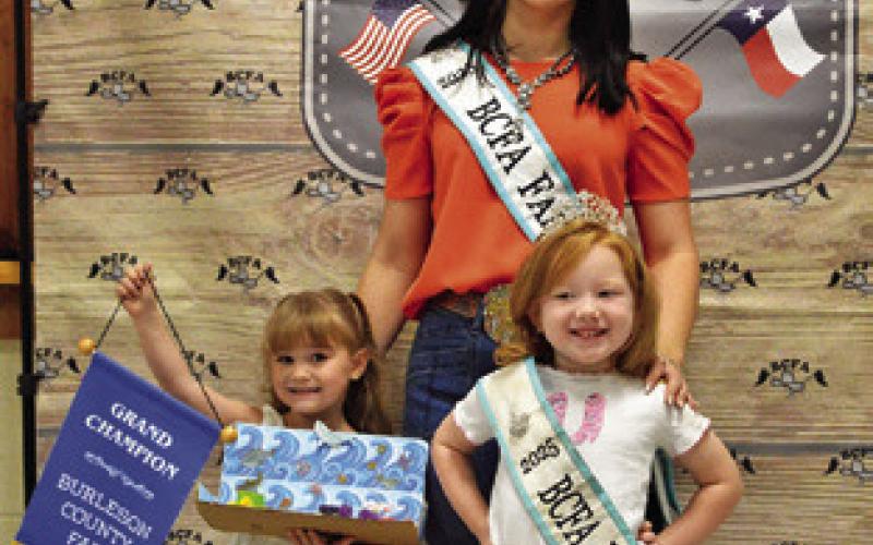DALIS SUPAK WON GRAND IN Children’s Corner Creative Arts and Crafts. Also pictured are Fair Queen Kodi Hitchcock and Little Miss Taytum Hohlt. Tribune photo by Sabine Lazo
