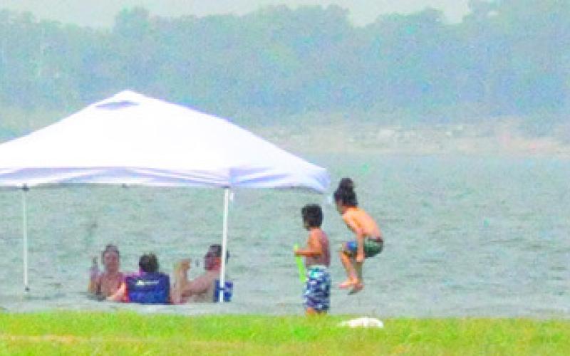 VISITORS TO LAKE SOMERVILLE enjoyed their Memorial Day weekend in the water. -- Tribune photo by Denise Squier