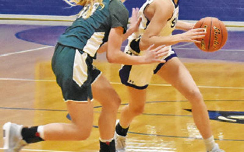 SNOOK’S DAKOTA Kienow dribbles past a Normangee player in Snook’s 50-34 win last Friday in Snook. Tribune photo by Roy Sanders