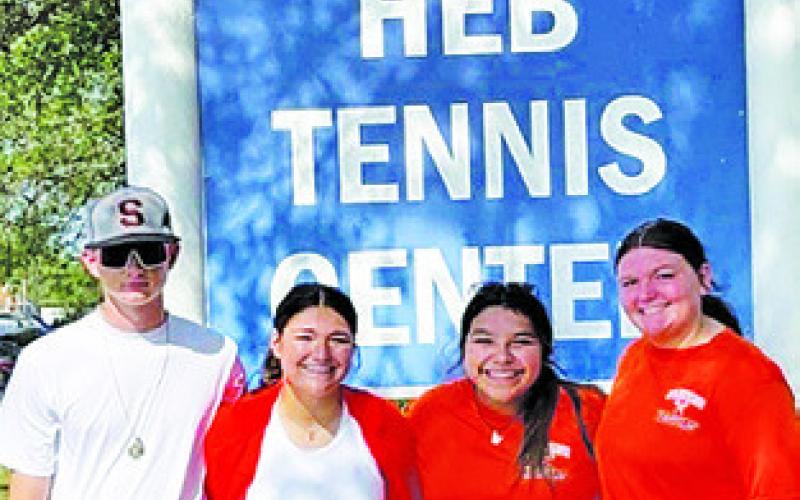 Somerville tennis competes at regionals