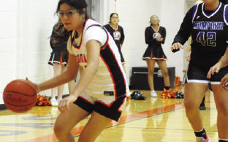 SOMERVILLE’S ARABELLA OROZCO dribbles towards the sideline during the Somerville-Mumford game last Friday night in Somerville. Tribune photo by Denise Squier