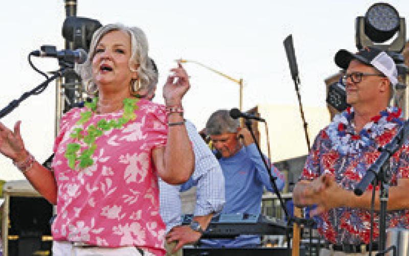 FORMER CALDWELL MAYOR Janice Easter and new Caldwell Mayor John Rychlik welcomed the crowd to the Main Street Caldwell’s “Summer Concert Series” on Saturday, featuring Texas Unlimited Band. Tribune photo by Denise Squier