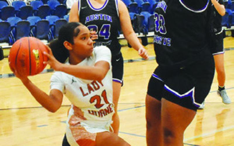 AVELYNN O’RILEY looks to pass the ball to a teammate during the Lady Hornets’ win over Austin Achieve last week in Caldwell.