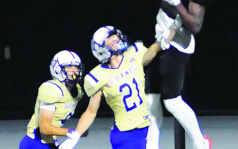 KEITH CRAWFORD OF Somerville reaches for a catch against D’Hamis in the bi-district playoff. Somerville won 45-0. Tribune photo by Denise Squier