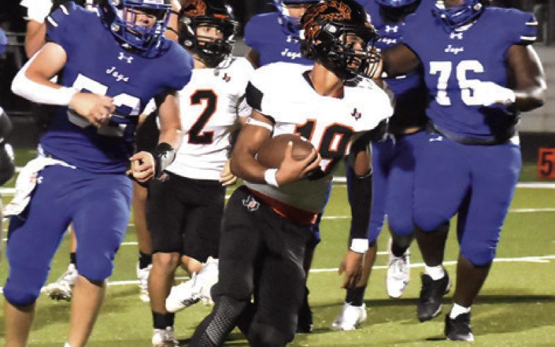 JAILLE DEERE OF Somerville carries the ball as Snook’s Jensen Jakubik and Casey Moore move in for a tackle. Tribune photo by Roy Sanders
