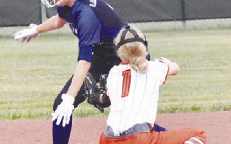 CAYLA BALANGA attempts to tag out a Mumford runner during the Somerville-Mumford game last Tuesday. -- Tribune photo by Roy Sanders