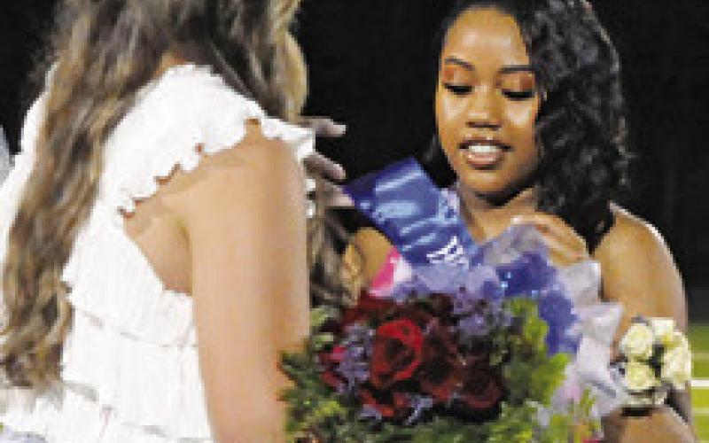 2023 HOMECOMING QUEEN Alexis Macik crowns 2024 Homecoming Queen Alana Stringfellow on Friday night. Tribune photo by Denise Squier