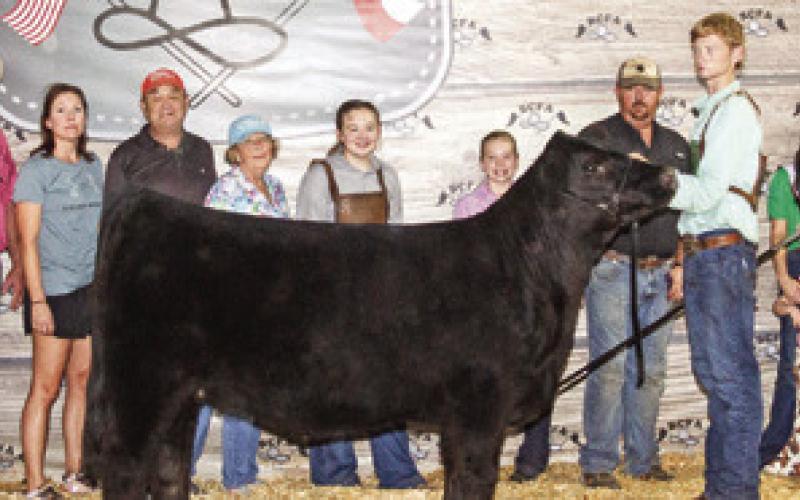 BARRETT HOWE EXHIBITED the Reserve Grand Champion breeding heifer at this year’s Burleson County Fair. He is pictured with Ryann Howe, Wade shackelford, Heather Howe, Jack Howe, Carolyn Howe, Hadley Howe, Kennedy Howe, Fair Queen Kate Hill, Little Miss Sawyer Sandner and Averie Hernandez.