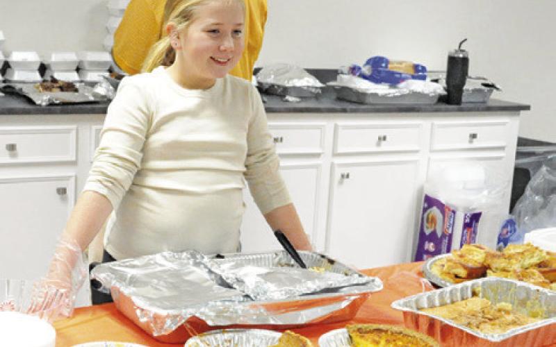 ON DESSERT DUTY! Members of all ages from Caldwell Assembly were serving the community at the church’s Thanksgiving meal. Tribune photo by Denise Squier