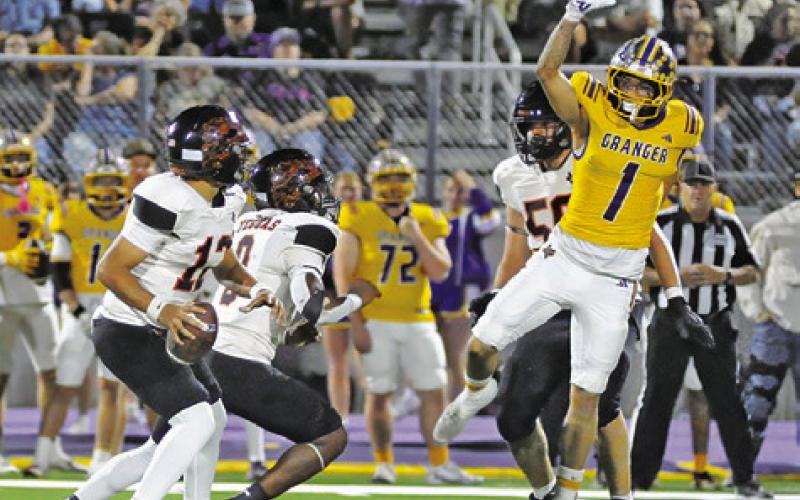 SOMERVILLE’S ANDY ESPINOZA gets ready to pass against Granger as Ja’Keith Daniels prepares to block. Tribune photo by Denise Squier
