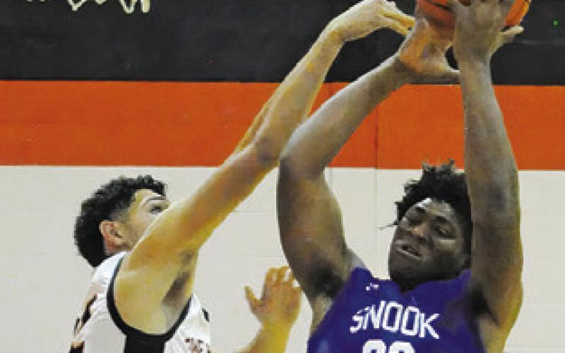 SNOOK’S KE’TREEN Carter fights for the ball as Somerville Gavin Williams defends. Tribune photo by Denise Squier