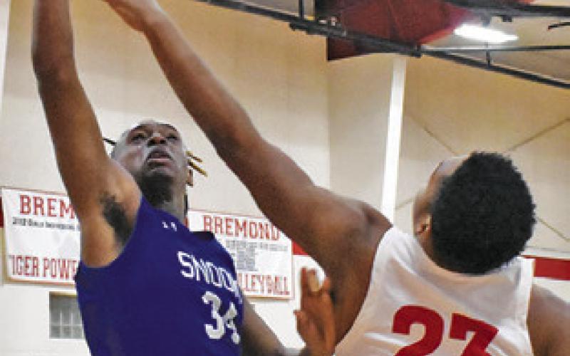JEREMIAH POWELL of Snook takes a shot against Bremond in last Friday’s game. Tribune photo by Roy Sanders