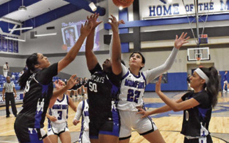 SNOOK’S TEYANA NICKERSON, Jai’Nylay Curry and Jaci Lee Perez fight for the ball against Mumford last Friday in Mumford. Tribune photo by Roy Sanders