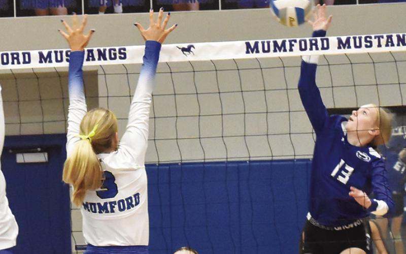 SNOOK’S DAKOTA KIENOW hits the ball past a Mumford blocker during the Lady Jays’ 9-25, 13-25, 17-25 loss to the Lady Mustangs. Tribune photo by Roy Sanders