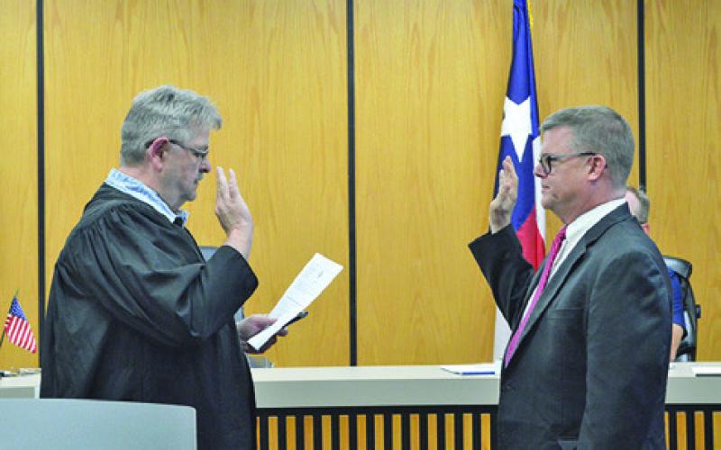 JUDGE JOHNNY R. TOWSLEE administers the oath of office to incoming Caldwell mayor John Rychlik at the Wednesday, May 13, council meeting. Tribune photo by Sabine Lazo